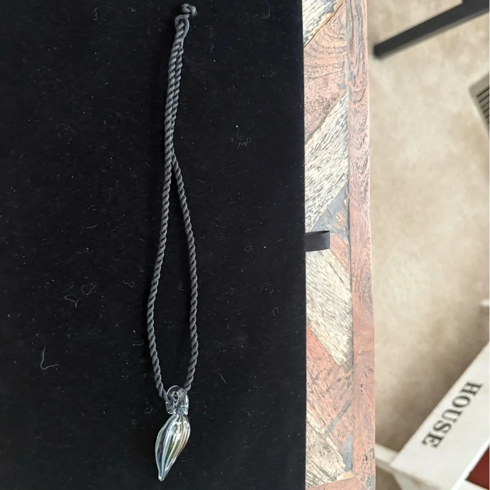 Artisan 15-inch Teardrop Shape Glass Pendant Cord Necklace